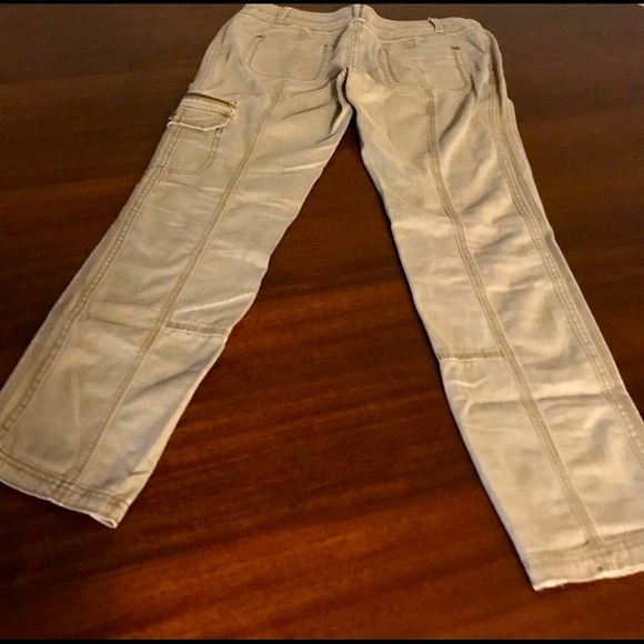 Khaki straight leg pants with detailed dark khaki stitching. 100% cotton. - Picture 9 of 10